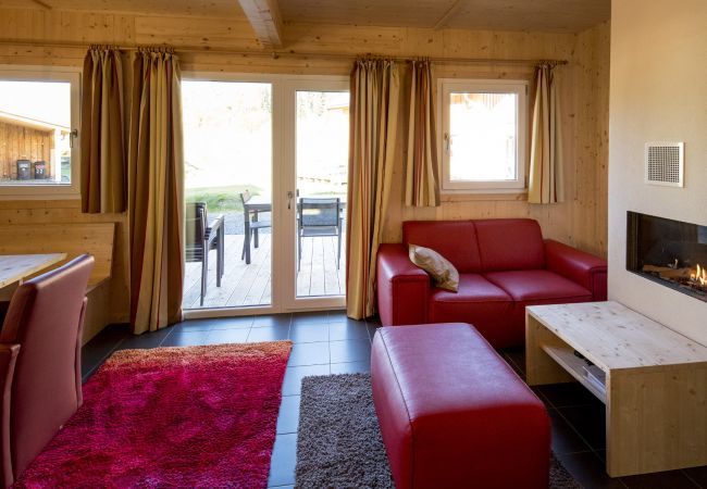 Chalet in Murau - Chalet # 21b with 3 bedrooms & IR-sauna Wohnzimmer Esszimmer Kachelofen Neu
