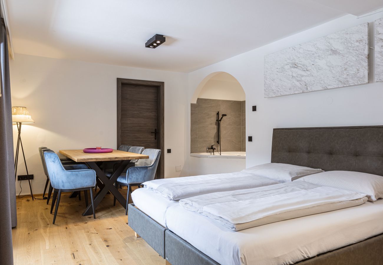 Aparthotel in Saalbach - Suite for up to 6 people & wellness area