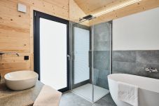 Huis in Haus im Ennstal - Superior vakantiehuis met 4 slaapkamers, sauna & outdoor bad
