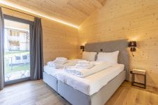 Huis in Haus im Ennstal - Premium vakantiehuis met 4 slaapkamers, sauna & zwembad