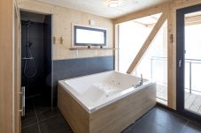 Huis in Pichl bei Schladming - Superior Chalet with sauna & bathtub inside