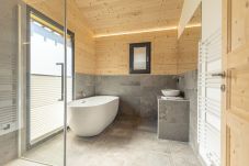 Huis in Haus - Chalet with 4 bedrooms and sauna