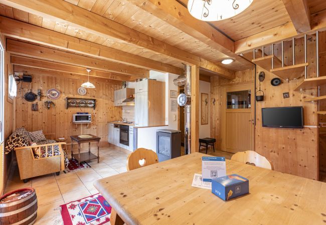 Chalet in St. Georgen am Kreischberg - Vakantiehuis # 8 met 2 slaapkamers voor 6 pers. Chalet in St. Georgen am Kreischberg - Vakantiehuis # 8 met 2 slaapkamers voor 6 pers.