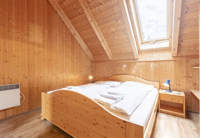 Chalet in St. Georgen am Kreischberg - Vakantiehuis # 8 met 2 slaapkamers voor 6 pers. Chalet in St. Georgen am Kreischberg - Vakantiehuis # 8 met 2 slaapkamers voor 6 pers.