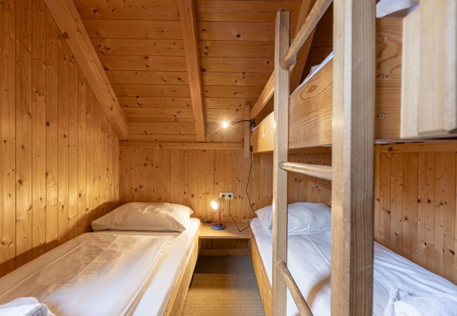 Chalet in St. Georgen ob Murau - Vakantiehuis # 16 met 2 slaapkamers voor 6 pers. Chalet in St. Georgen ob Murau - Vakantiehuis # 16 met 2 slaapkamers voor 6 pers.
