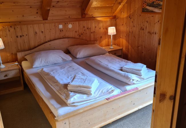 Chalet in St. Georgen am Kreischberg - Vakantiehuis # 46 met 2 slaapkamers voor 6 pers. Chalet in St. Georgen am Kreischberg - Vakantiehuis # 46 met 2 slaapkamers voor 6 pers.
