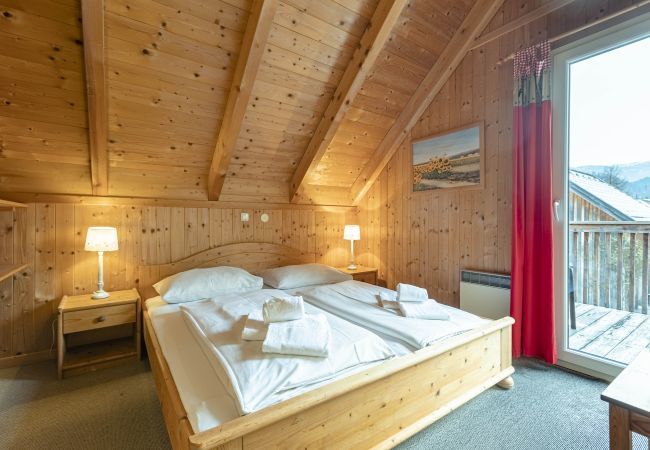 Chalet in St. Georgen am Kreischberg - Vakantiehuis # 46 met 2 slaapkamers voor 6 pers. Chalet in St. Georgen am Kreischberg - Vakantiehuis # 46 met 2 slaapkamers voor 6 pers.