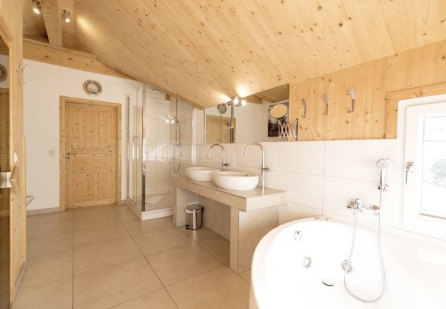 Huis in St. Georgen am Kreischberg - Premium Chalet # 17 met sauna & whirlpool  Huis in St. Georgen am Kreischberg - Premium Chalet # 17 met sauna & whirlpool