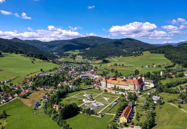 Chalet in St. Georgen am Kreischberg - Vakantiehuis voor tot 3 pers. met galerij Chalet in St. Georgen am Kreischberg - Vakantiehuis voor tot 3 pers. met galerij