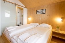 Chalet in Turrach - Ferienhaus # 11 mit finnischer Sauna und Whirlpool innen