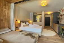 Aparthotel in Kaprun - Doppelzimmer mit Balkon