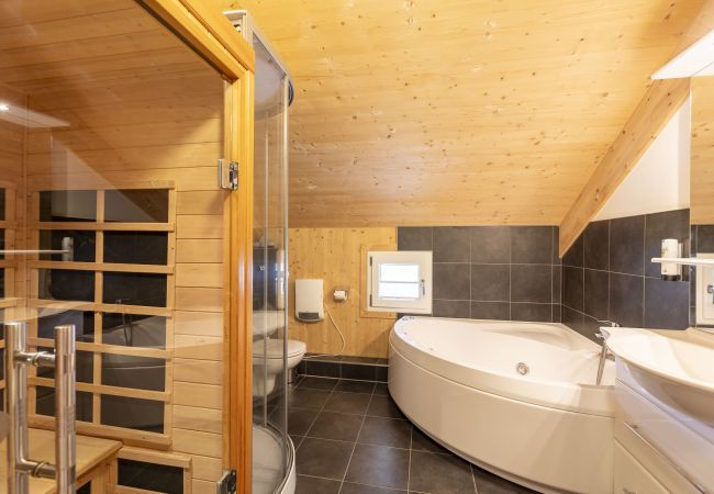 Ferienhaus in St. Georgen am Kreischberg - Chalet # 2a mit 4 Schlafzimmer, IR-Sauna & Whirlpool Ferienhaus in St. Georgen am Kreischberg - Chalet # 2a mit 4 Schlafzimmer, IR-Sauna & Whirlpool