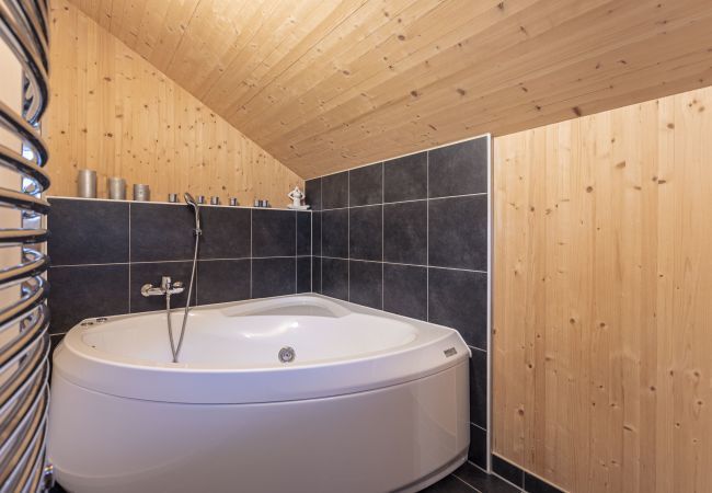 Ferienhaus in Hohentauern - Superior Ferienhaus # 43 mit Whirlwanne Ferienhaus in Hohentauern - Superior Ferienhaus # 43 mit Whirlwanne