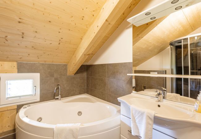 Ferienhaus in St. Georgen am Kreischberg - Chalet # 32b mit 4 Schlafzimmer, IR-Sauna & Whirlpool Ferienhaus in St. Georgen am Kreischberg - Chalet # 32b mit 4 Schlafzimmer, IR-Sauna & Whirlpool
