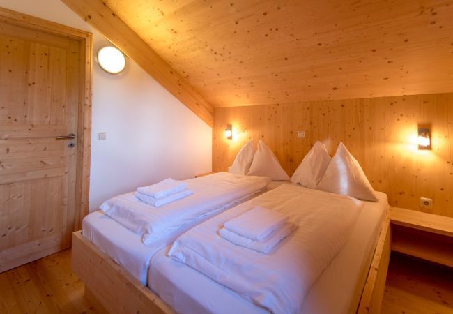 Ferienhaus in St. Georgen am Kreischberg - Chalet # 13b mit 4 Schlafzimmer, IR-Sauna & Whirlpool Ferienhaus in St. Georgen am Kreischberg - Chalet # 13b mit 4 Schlafzimmer, IR-Sauna & Whirlpool