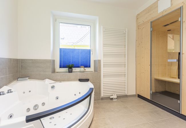 Ferienwohnung in Eisenerz - Superior Ferienwohnung mit IR-Sauna & Whirlwanne I  Ferienwohnung in Eisenerz - Superior Ferienwohnung mit IR-Sauna & Whirlwanne I